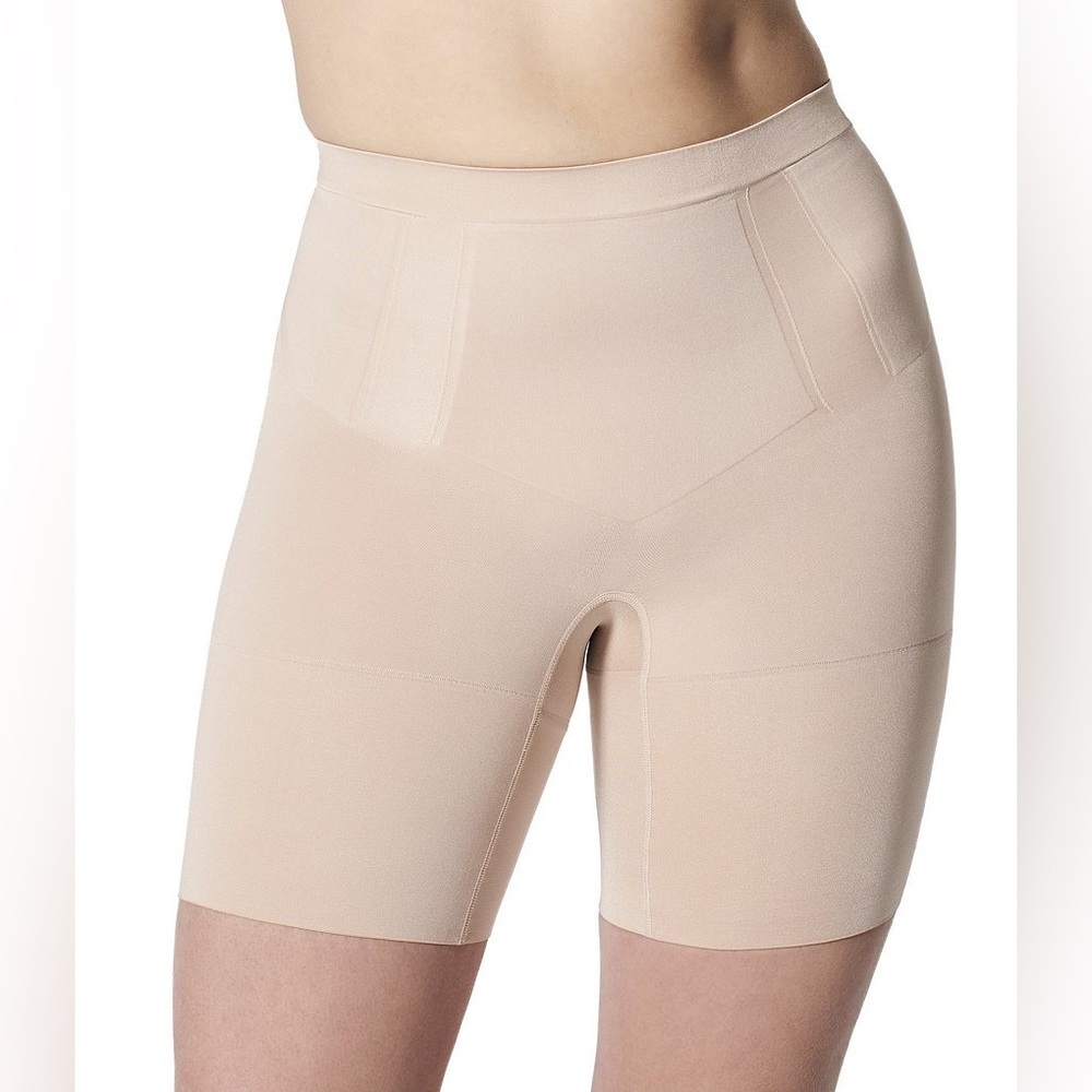 Spanx Shapewear Thinstincts Medium-Spanx Oncore Mid-Thigh Shorts-Size Medium